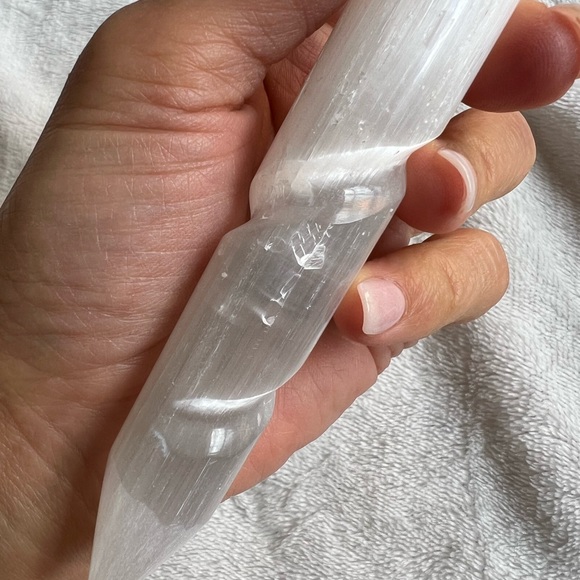 Selenite Crystal Charging “Unicorn Horn” Wand - Picture 8 of 12